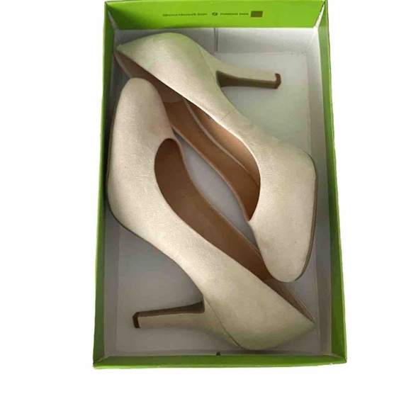 Kelly & Katie Isabel Round Toe Pumps 4” Heels - 9W - Sand Microsuede - Picture 2 of 2